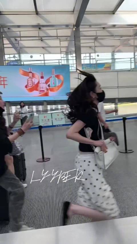 宋轶:机场上演现实版 “速度与激情”