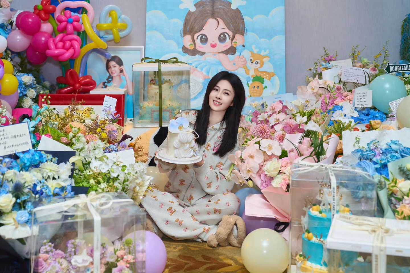 白鹿31岁生日没有豪华礼服,而是穿着睡衣拖鞋和粉丝在一起