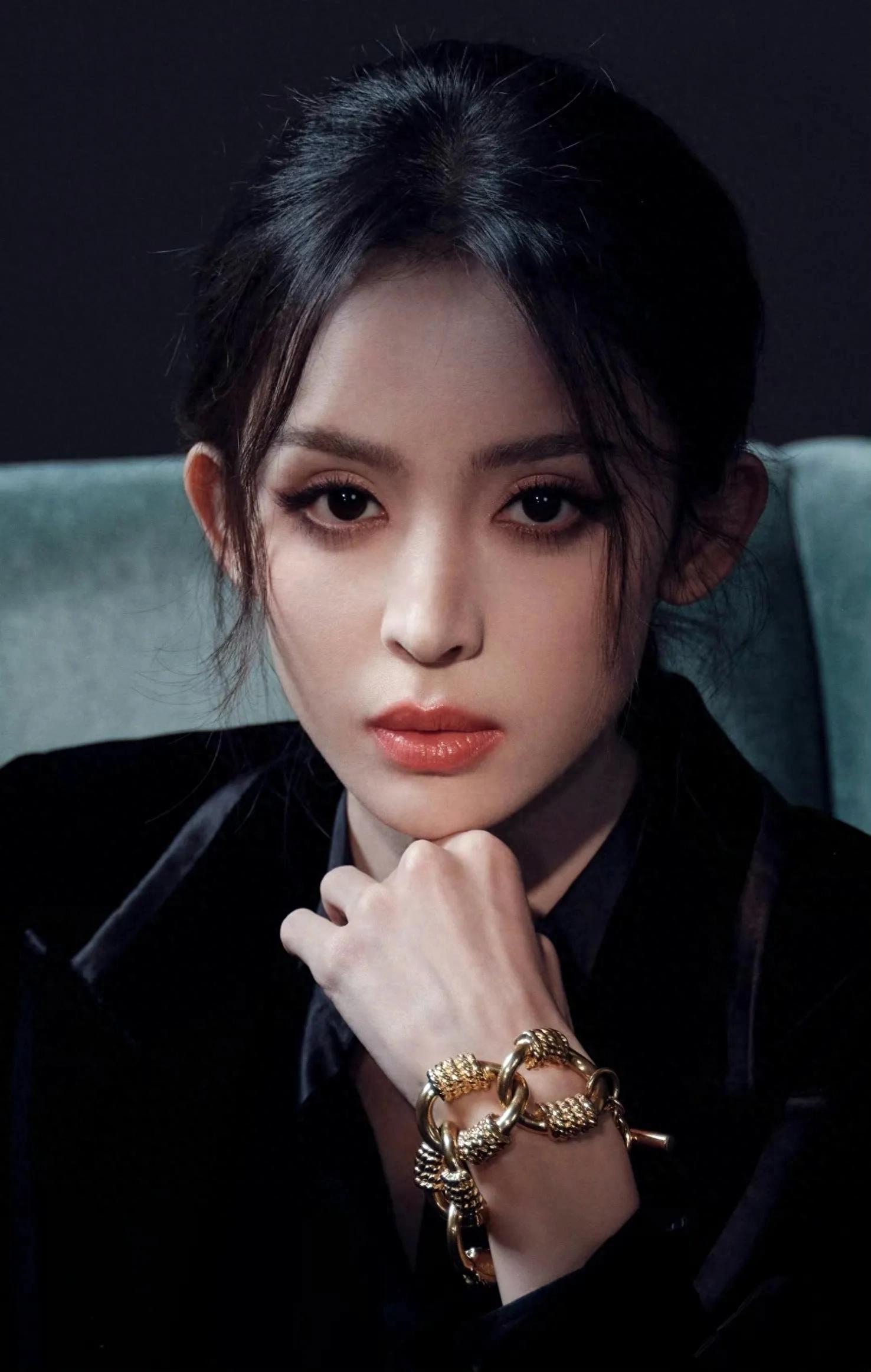 娜扎黑西装造型美爆了