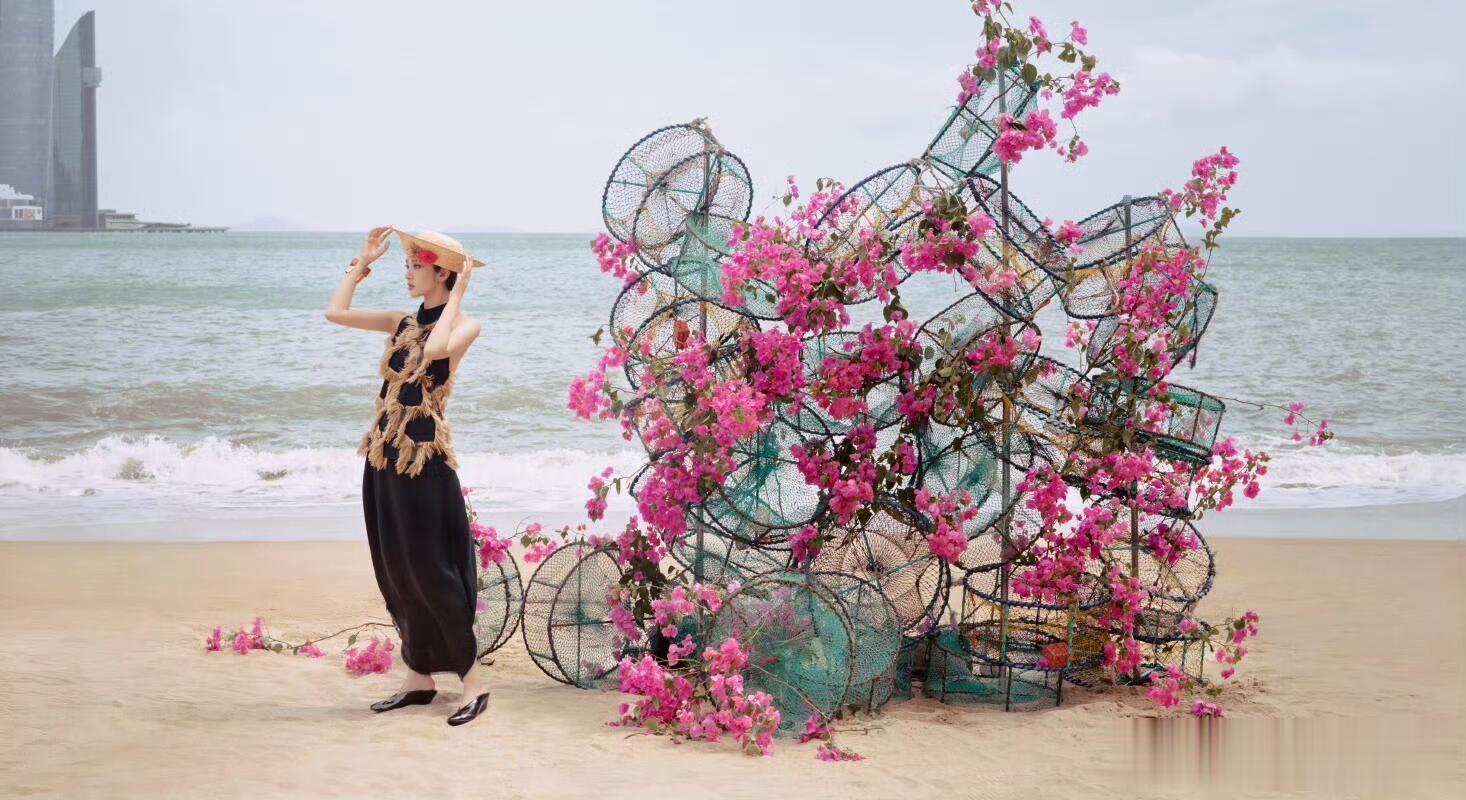 唐艺昕《时尚芭莎》大片释出,中西合璧的优雅和现代气息