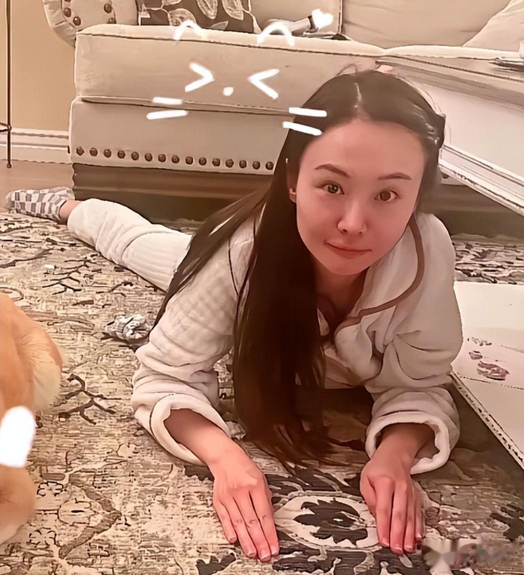 35岁郑爽美国照流出:欠债9000万却“躺平”养狗?日子过得太滋润