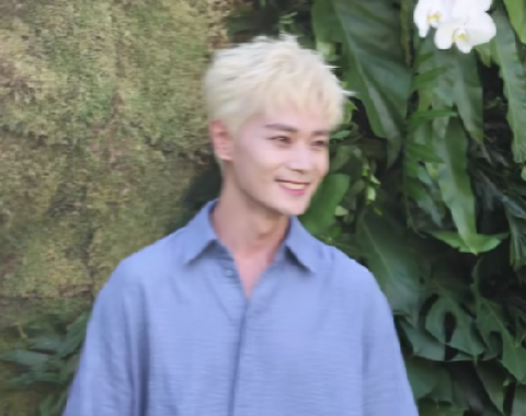 王楚然同框碾压？这场光脚红毯，易梦玲赢在创意，曹骏赢在状态！