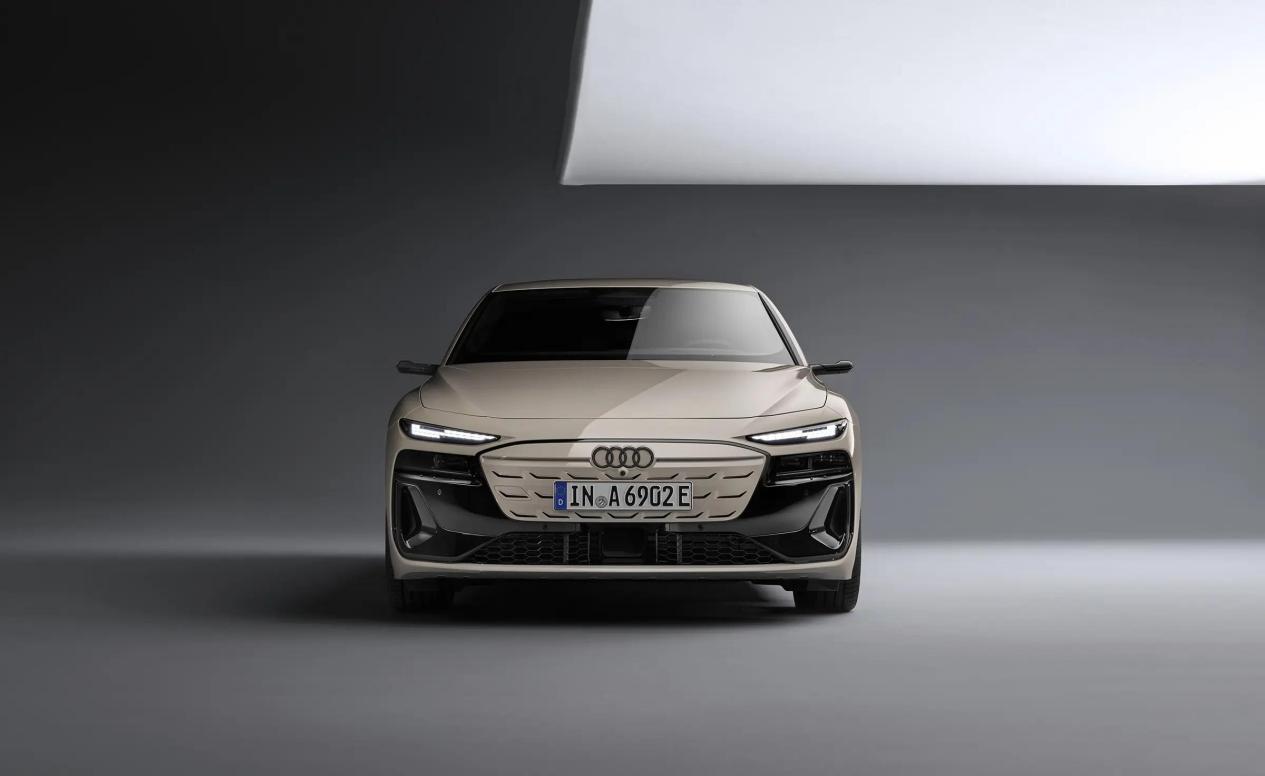 奥迪终于妥协！纯电版“A6L”亮相，503马力破百3.9秒，续航750km