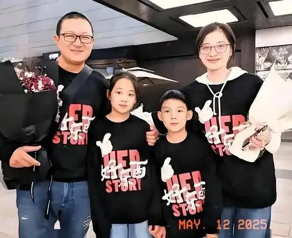 50岁梅婷南京被偶遇，路人视角暴露真实状态，这简直是逆向生长！