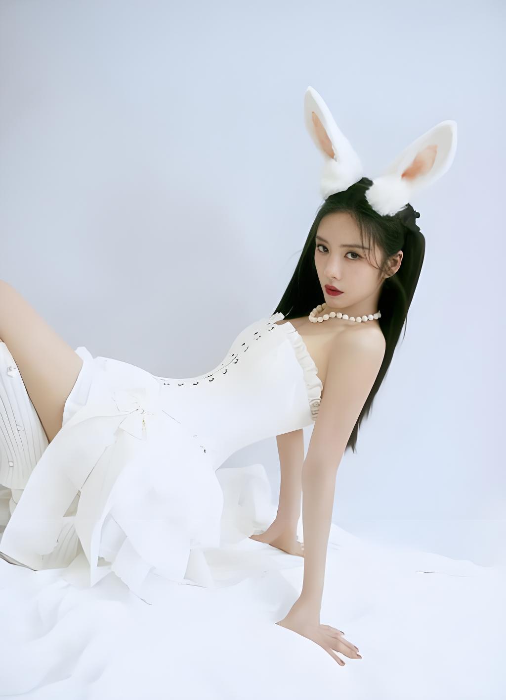 蔡文静:明艳动人