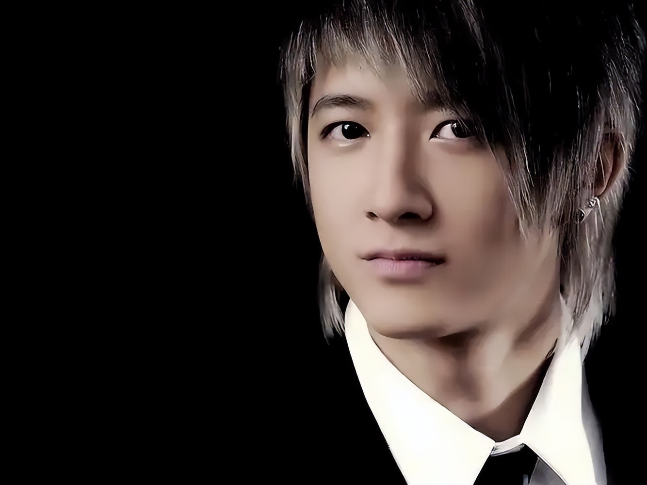 41岁舞都跳不动还开演唱会捞金，本想回馈粉丝，全网却恶评如潮