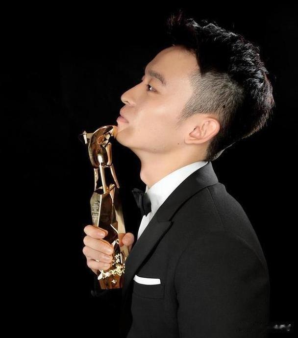 陈红捧儿子失败,斯琴高娃没把儿子带火,唯独她把儿子捧成了影帝