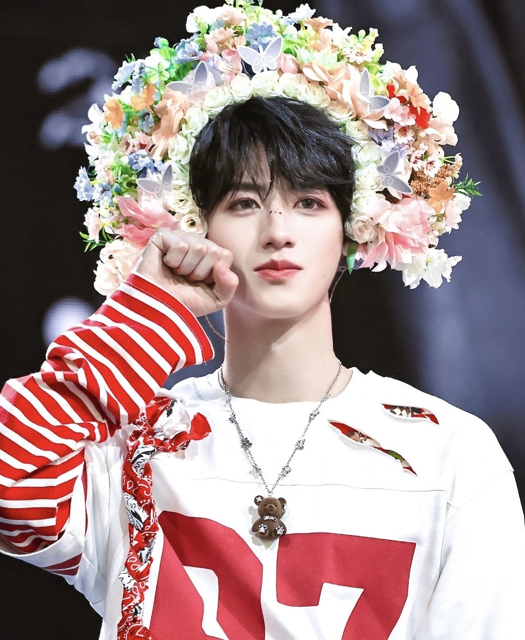 《披哥5》朱志鑫粉丝发文要求节目组保证C位待遇,网友:小牌大耍