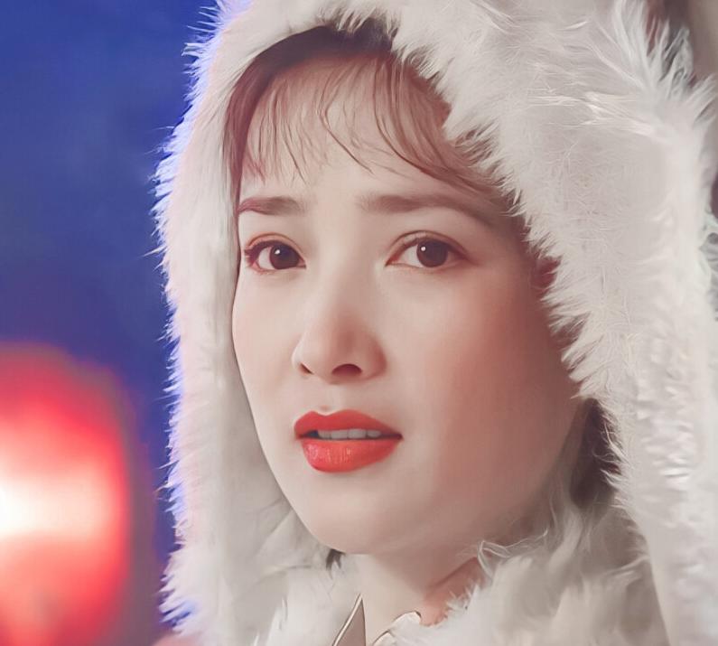 何晴葬礼结束！儿子深情追忆发言惹人泪，手捧骨灰送母亲最后一程