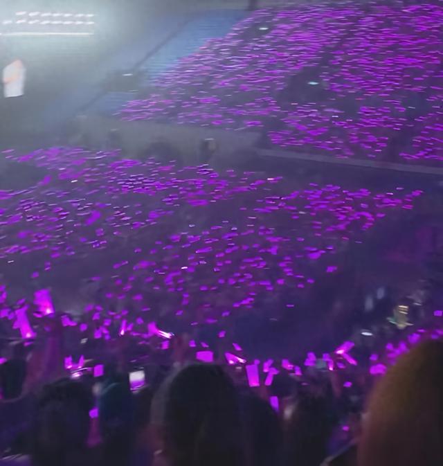 岳云鹏演唱会上，郭德纲当众“拆台”：花那么多钱，唱这破歌儿！