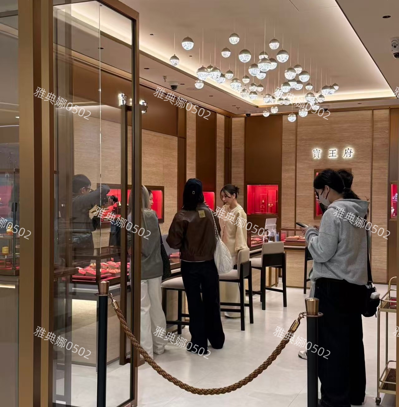 方媛虽然是天王嫂，但本人明显没有照片好看个子不高气质也不太行