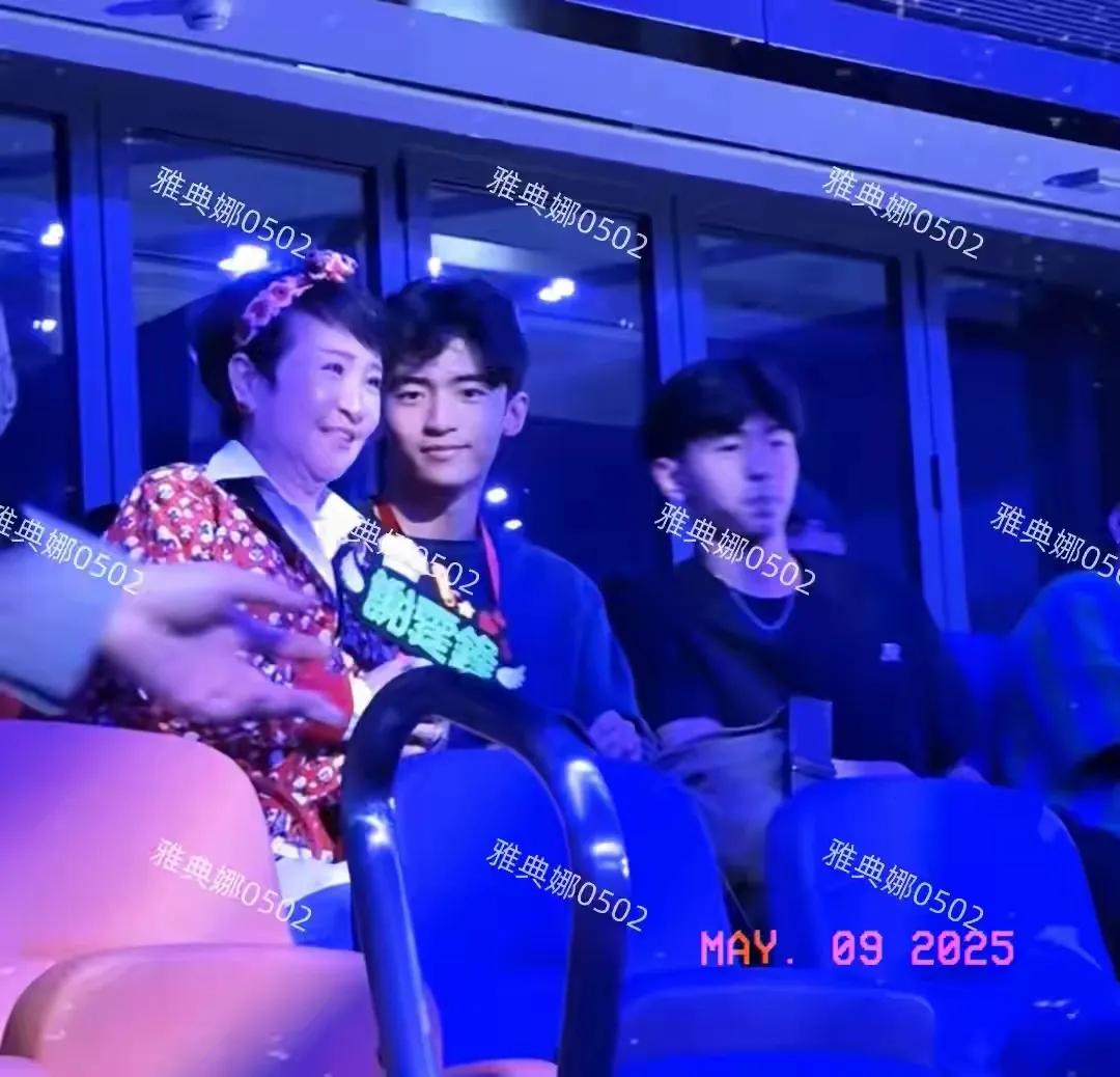 深圳遇到谢霆锋大儿子，他没继承父母优越的外貌长相普通毫无星相