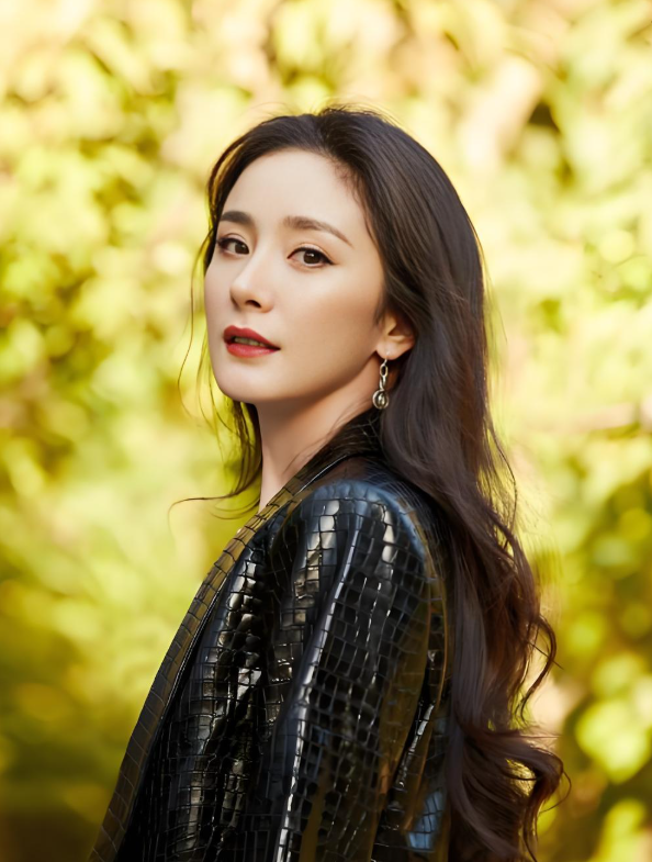 仅一个动作就口碑暴增，离开嘉行2年的杨幂，给娱乐圈人上了一课