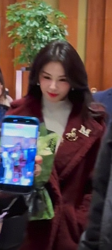 刘涛这身酒红大衣也太有气场了吧