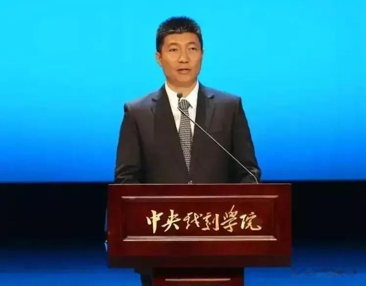 中戏院长郝戎风波升级，被扒两届艺考成绩雷同，易烊千玺牵连其中