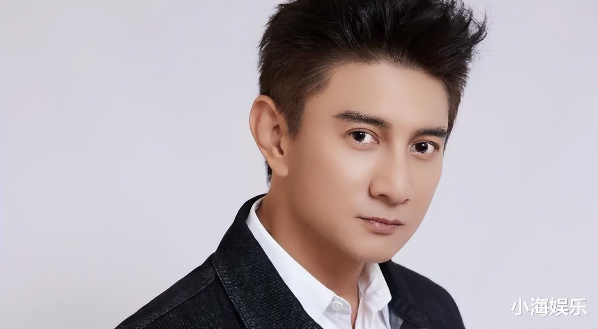 戚薇现身北大考试,分数曝光挤进前十,两年学费吓退打工人