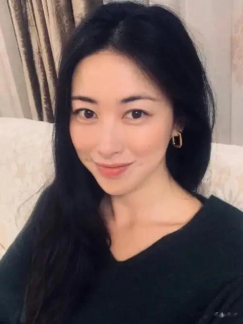 朱珠居家自拍照流出，这个女人不简单