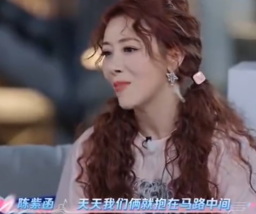 50岁陈紫函自曝曾停工备孕,三年做了12次试管,强颜欢笑惹人心疼