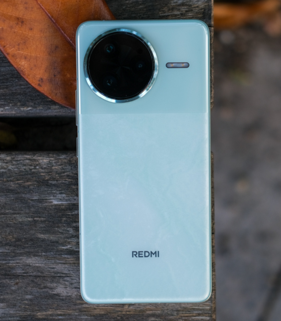 紅米放手一搏，2549元的驍龍8至尊版旗艦，2K屏+大電池+60倍變焦