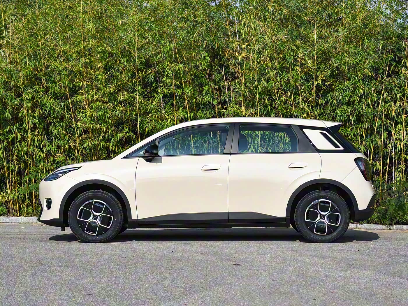 亲民版“海豚”上市！租电售价4.99万，续航达500Km，还支持换电