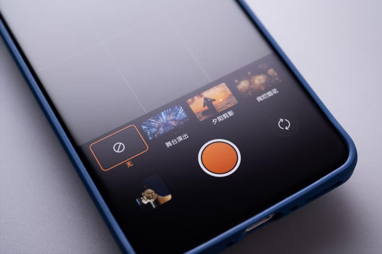 一加旗艦突然“變香了”！驍龍8至尊+2K微曲屏+120倍變焦+100W