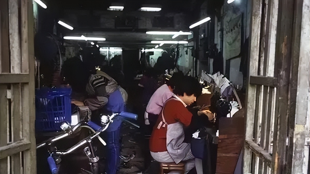 电视剧是假的！真正的80年代，其实是这个样子