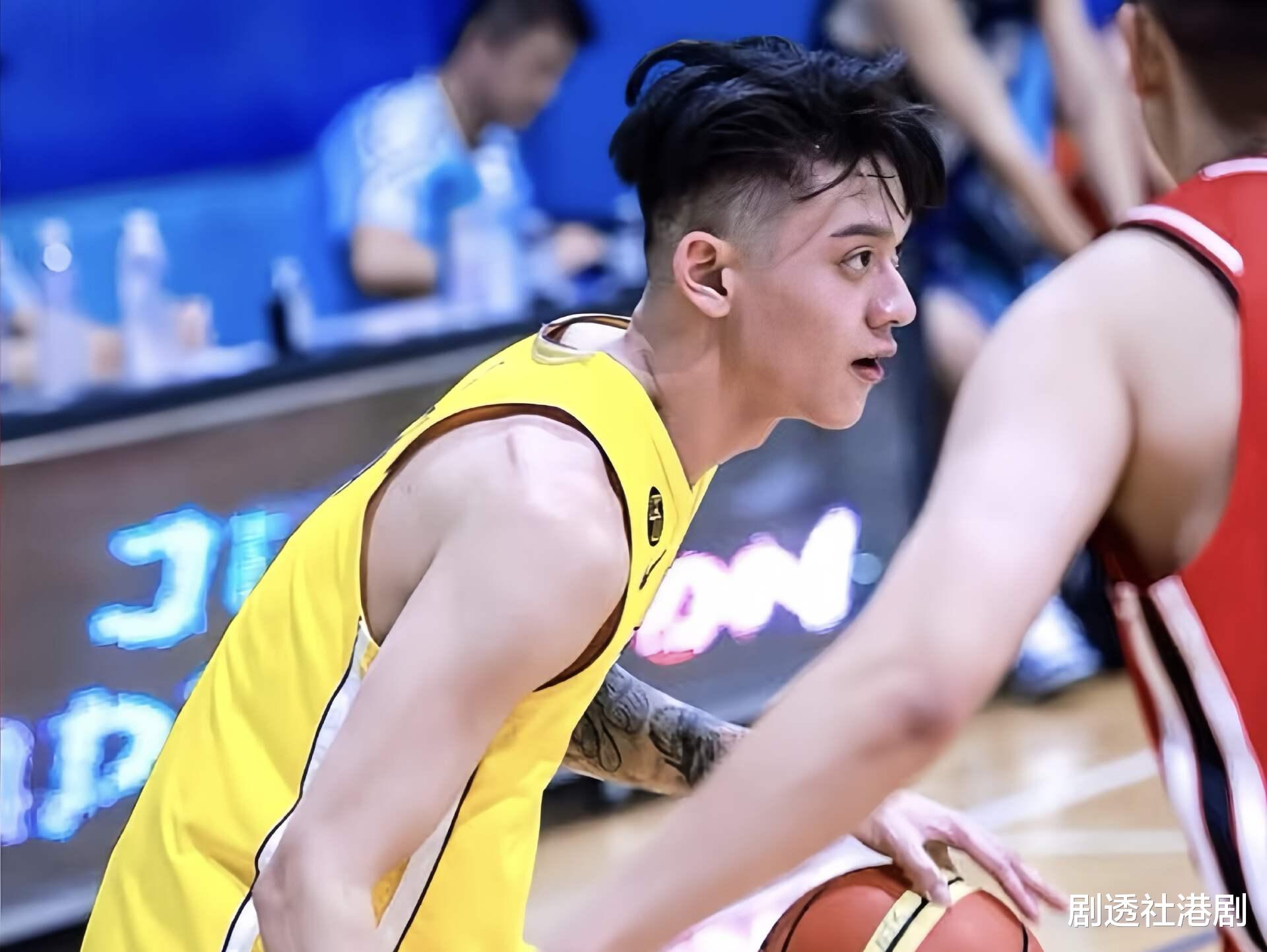 香港知名女星遗孤近照曝光,手臂有大片纹身,生父至今仍是谜