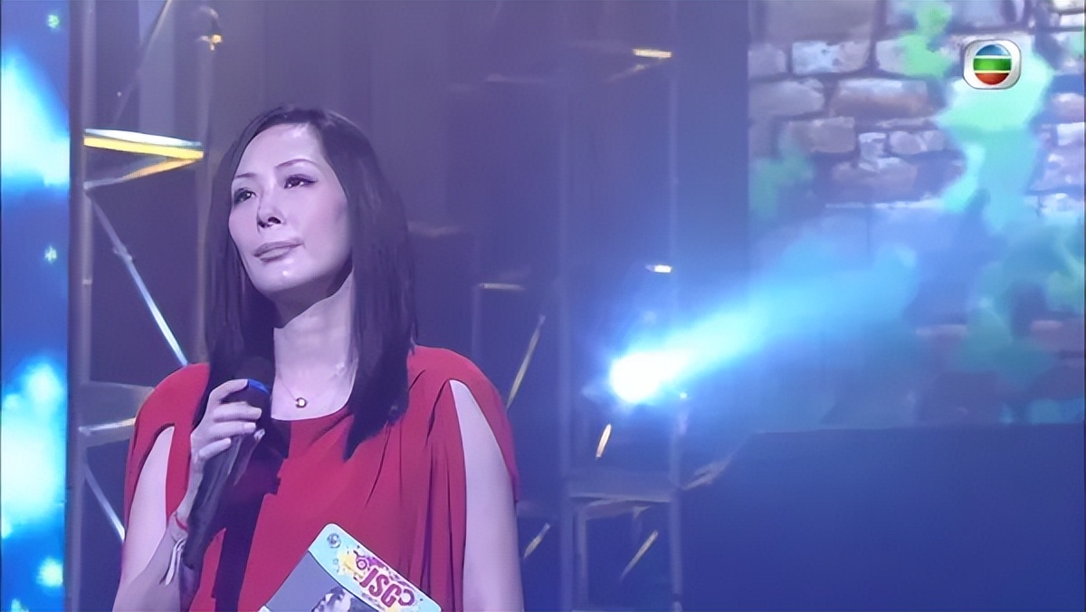 香港女歌手挺过危险关头搬离ICU,父亲婉拒探访称其需长期安心静养