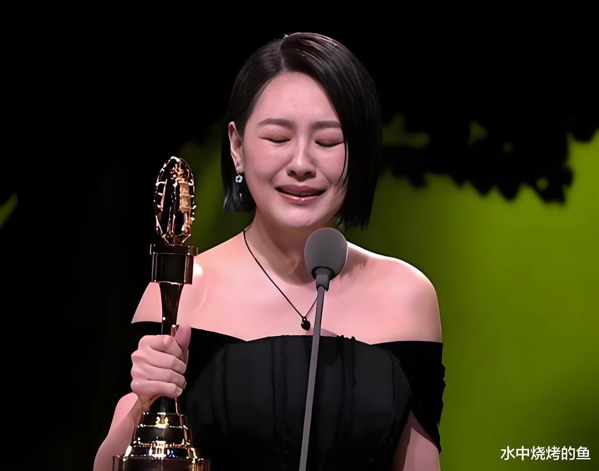 小S录音情绪崩溃，S妈露面眼睛哭肿让人心疼，S家的大型连续剧依旧没有大结局