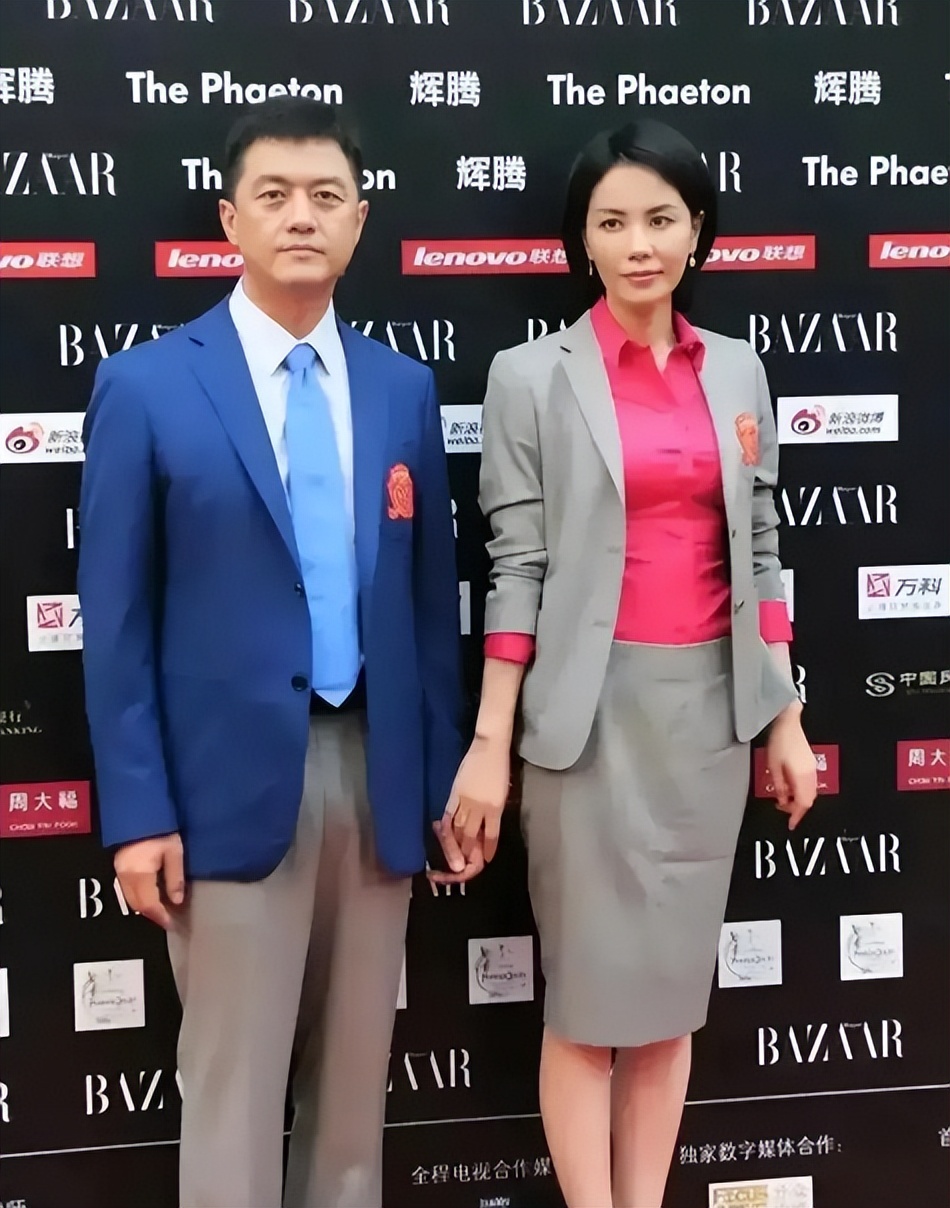 回应再婚才一天，李亚鹏再迎噩耗，事关女儿李嫣，王菲果真没说错