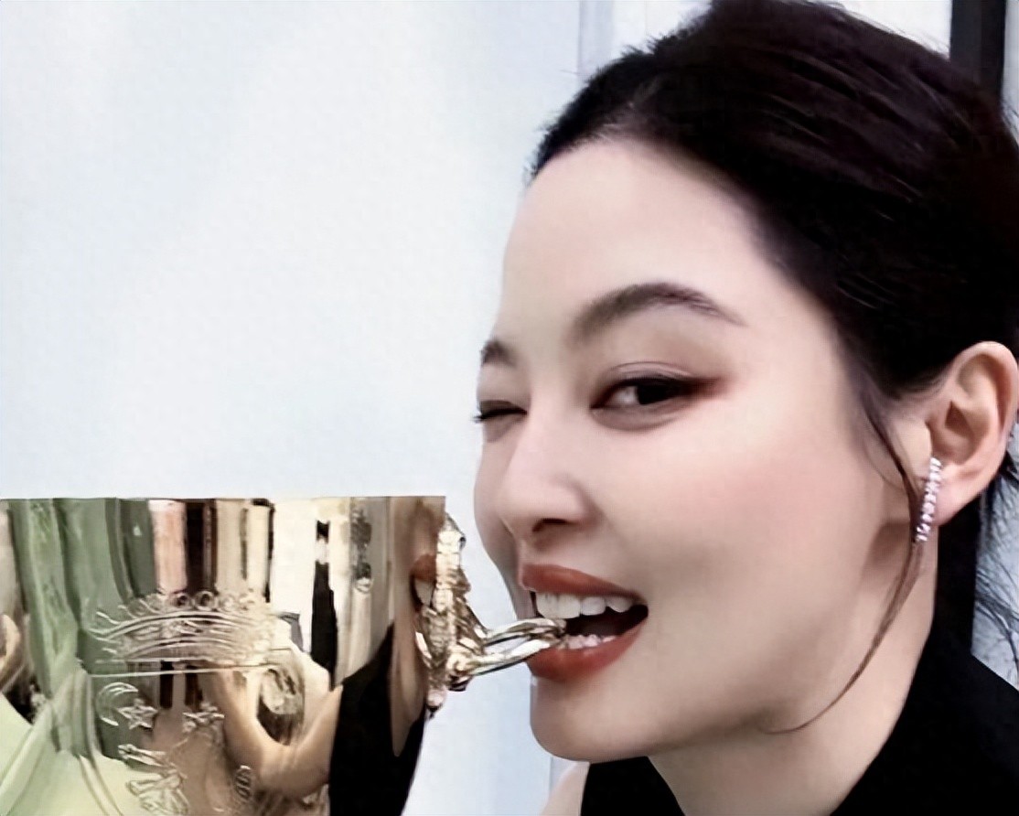 明星卸妆后，把人看的一愣又一愣，辛芷蕾和周也都快认不出来了！