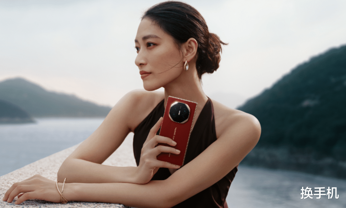 MateXTs不再是唯一,三星首款三折叠屏,10月见!