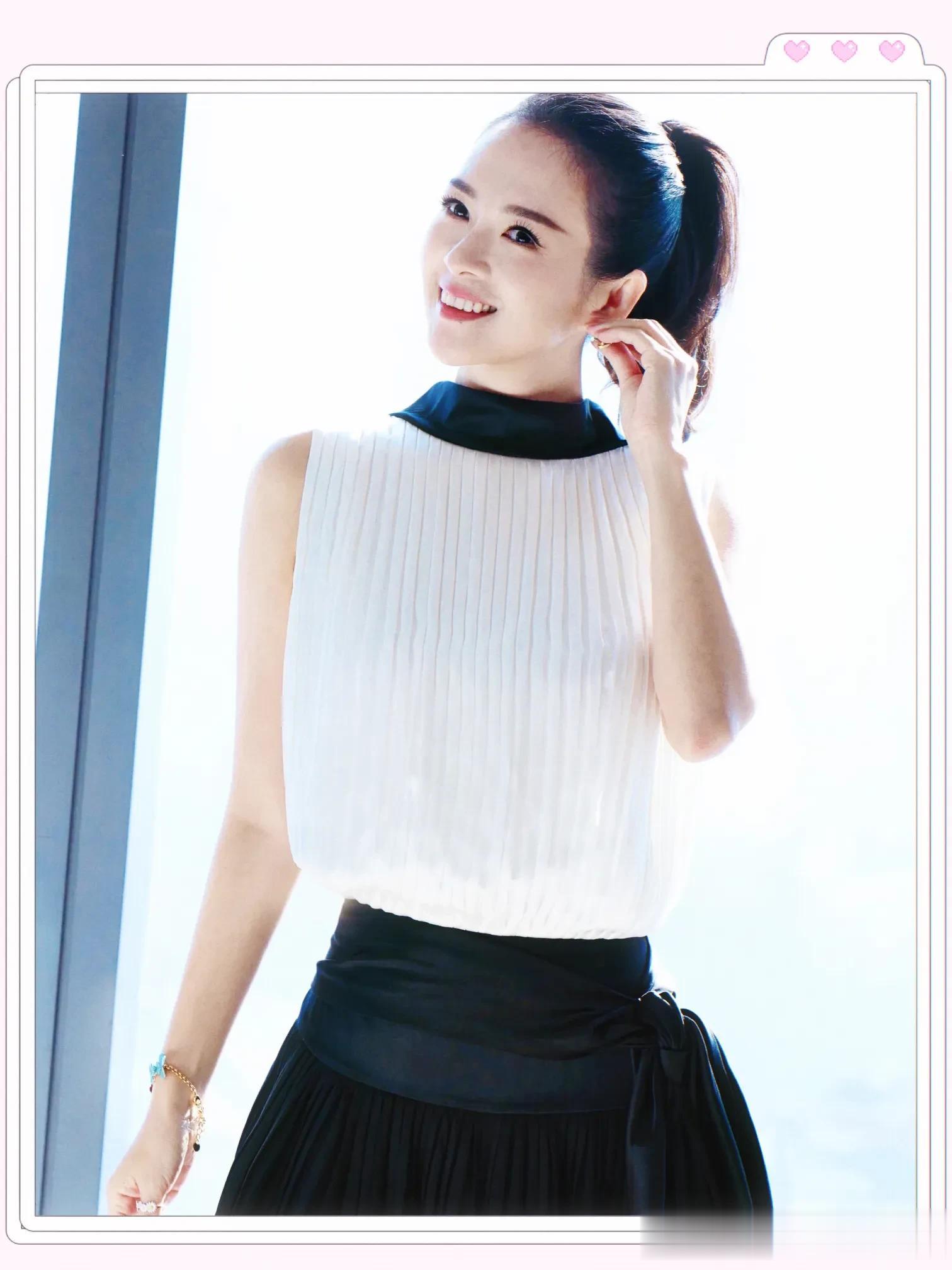 46岁章子怡出席活动，压轴亮相，惊艳全场，梳高马尾，少女感十足