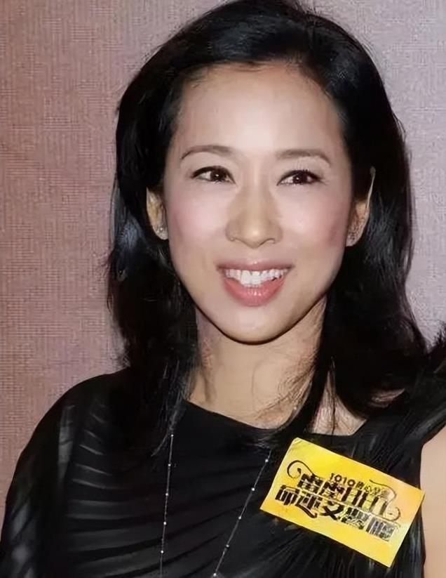 罗康瑞离婚再婚风波,追寻朱玲玲成笑谈,富豪人生难掩情感纠葛