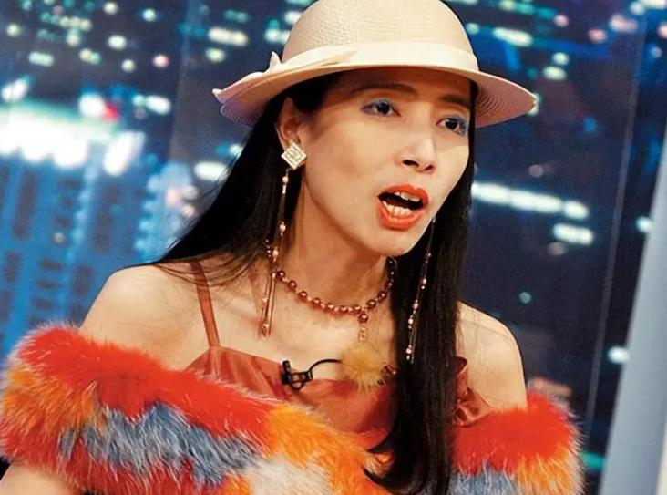 她4次嫁小20多岁鲜肉，经历5婚5离，身价70亿，发誓永不近男色