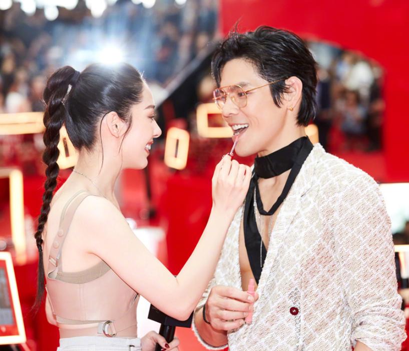 向佐不再隐瞒！坦言当年和郭碧婷求婚的真实想法，原来我们被骗了