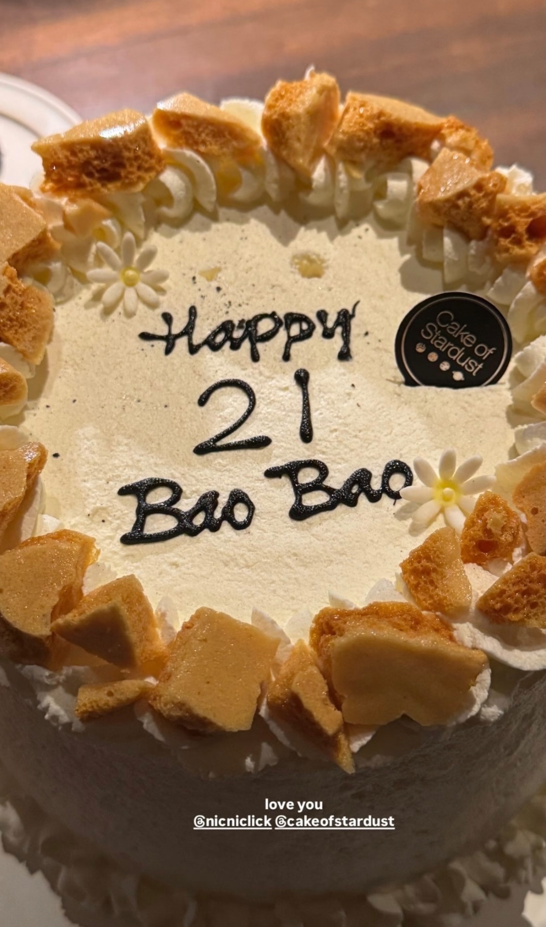 窦靖童香港演唱会，谢霆锋容祖儿送花篮，陈奕迅一家现身支持