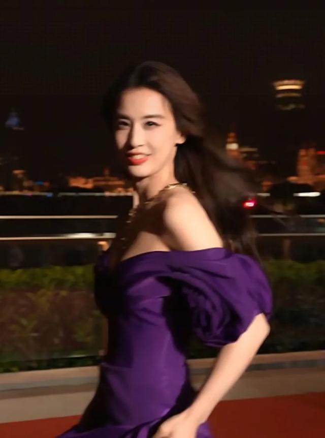 张雨绮还是美的太全面了，一出场就秒杀贾静雯 还甩了黄圣依一条街