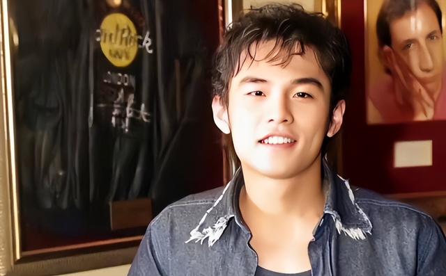 路都走不稳还要开演唱会?行动迟缓的周杰伦,究竟是哪里来的底气