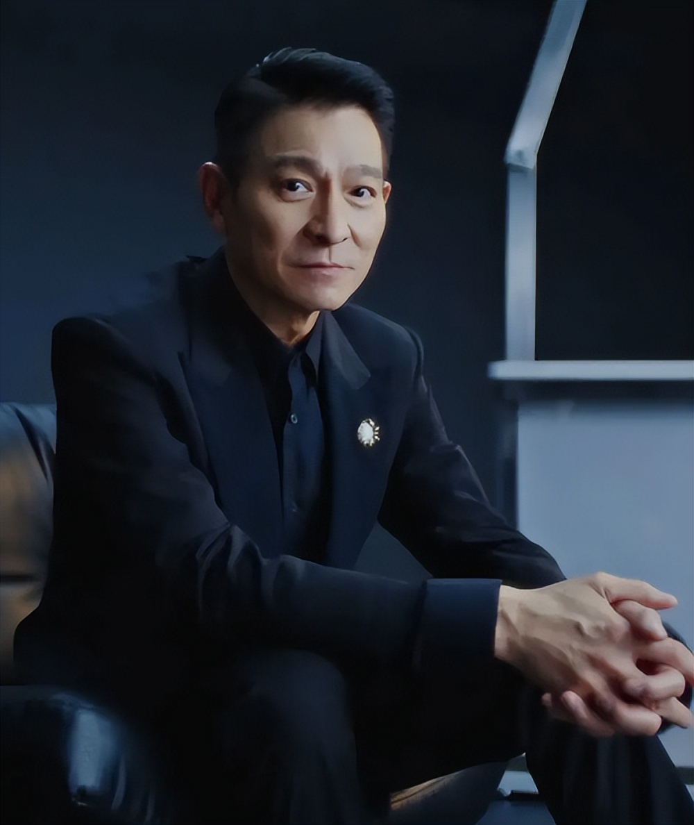 王晶终于坦白!揭露刘德华背后恩人,身份不简单,曾扇谢霆锋巴掌