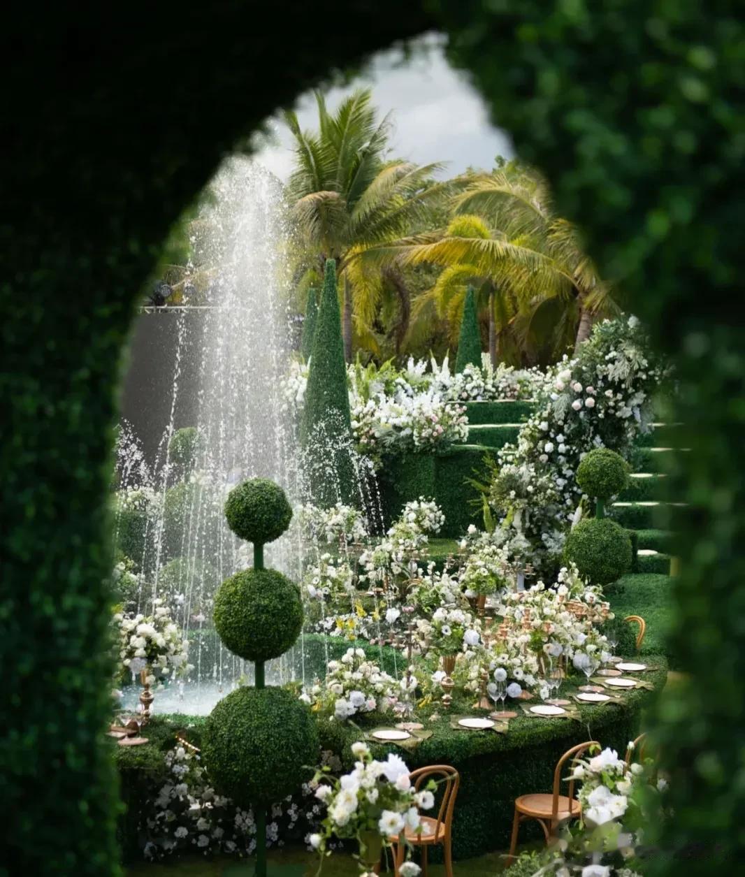 女星浪漫的婚礼布置：张馨予的白色鸢尾花，颖儿的多彩竹蜻蜓