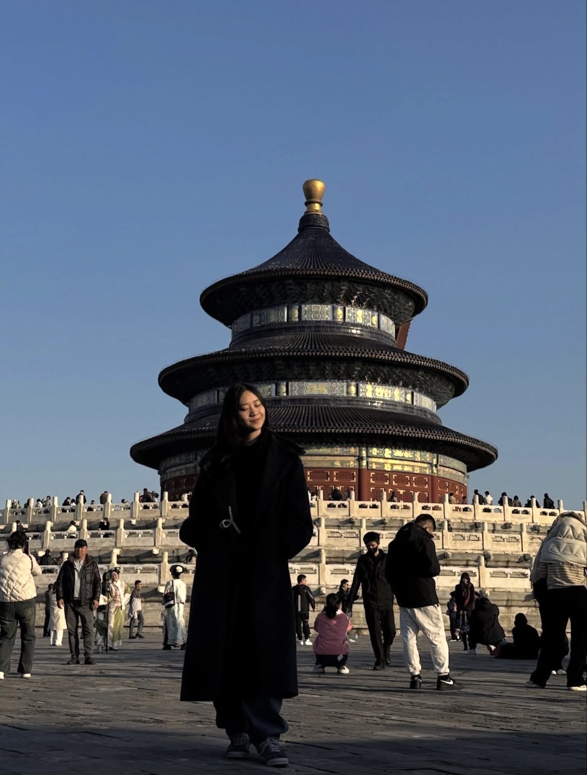 李连杰22岁女儿在北京旅游，逛故宫爬长城心情激动，称感觉像回家