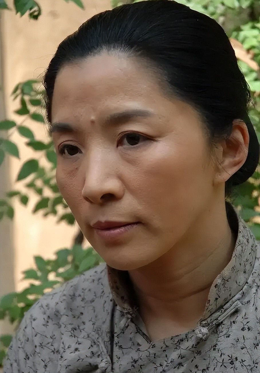 原来他是迟蓬丈夫，难怪66岁能出演《生万物》，有个好丈夫太重要