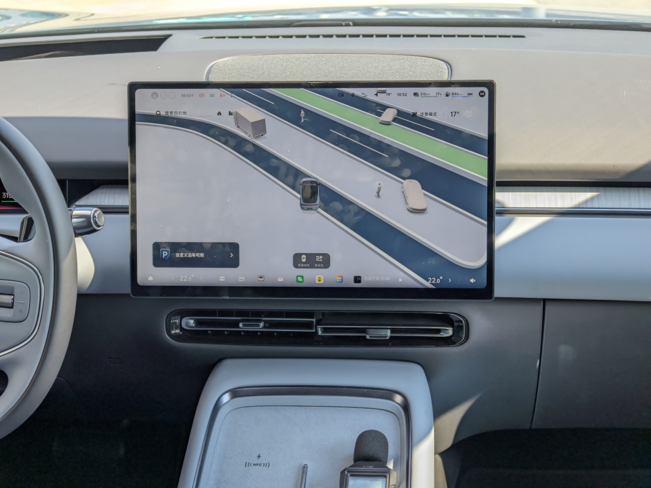 首试小鹏P7+超级增程版：外观更年轻、座舱更AI，底盘柔中带韧