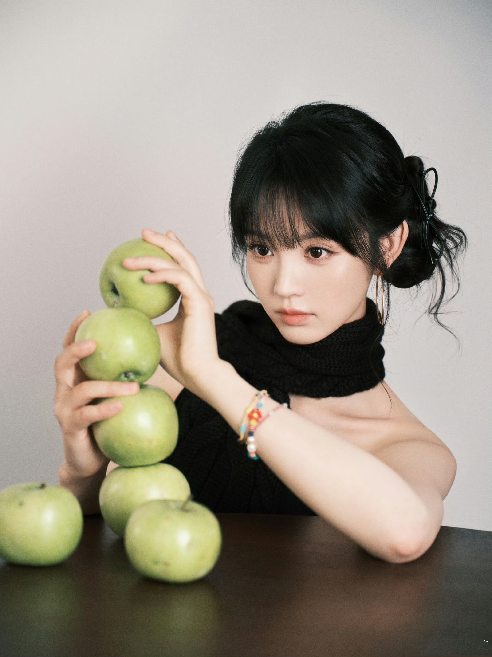 田曦薇挂颈连衣裙,今日份酸酸甜甜的小姐姐 ???