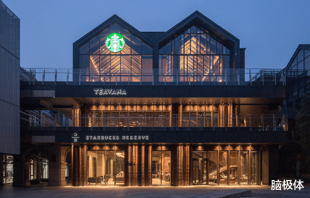 2025 AI主戰場，連鎖門店“變形記”