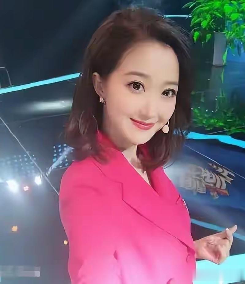 哇塞：主持人刘心悦太漂亮了，身材苗条、五官端正妥妥的靓丽风景