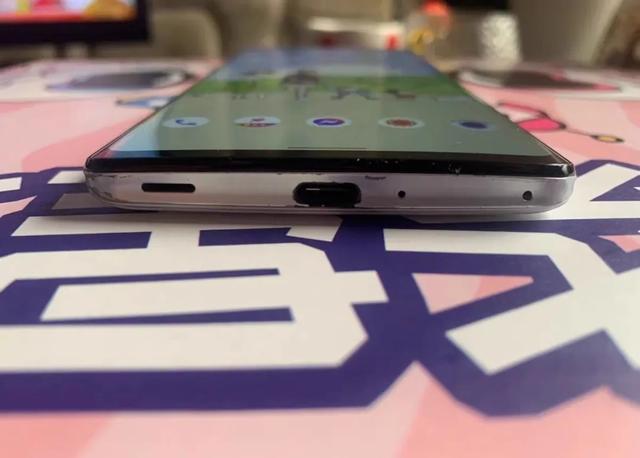 300多元的夏普zero2骁龙855神机!略带“微曲面”新视角