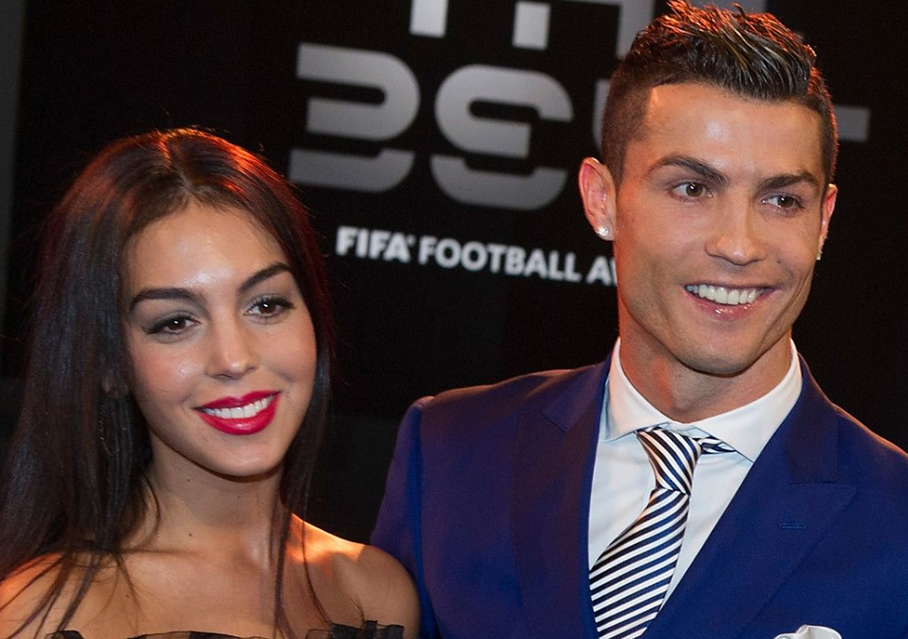 C罗最新采访出炉:我是凌晨1点求婚!和乔治娜的婚礼在世界杯之后