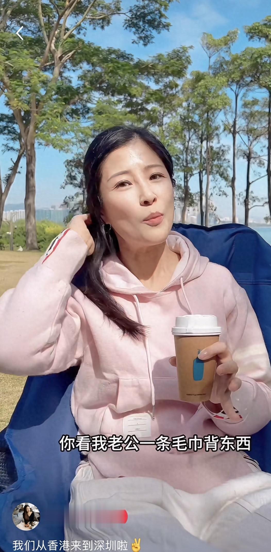 洪金宝长子一家四口移居深圳，住复式豪宅有两层楼，夫妻亲自搬家